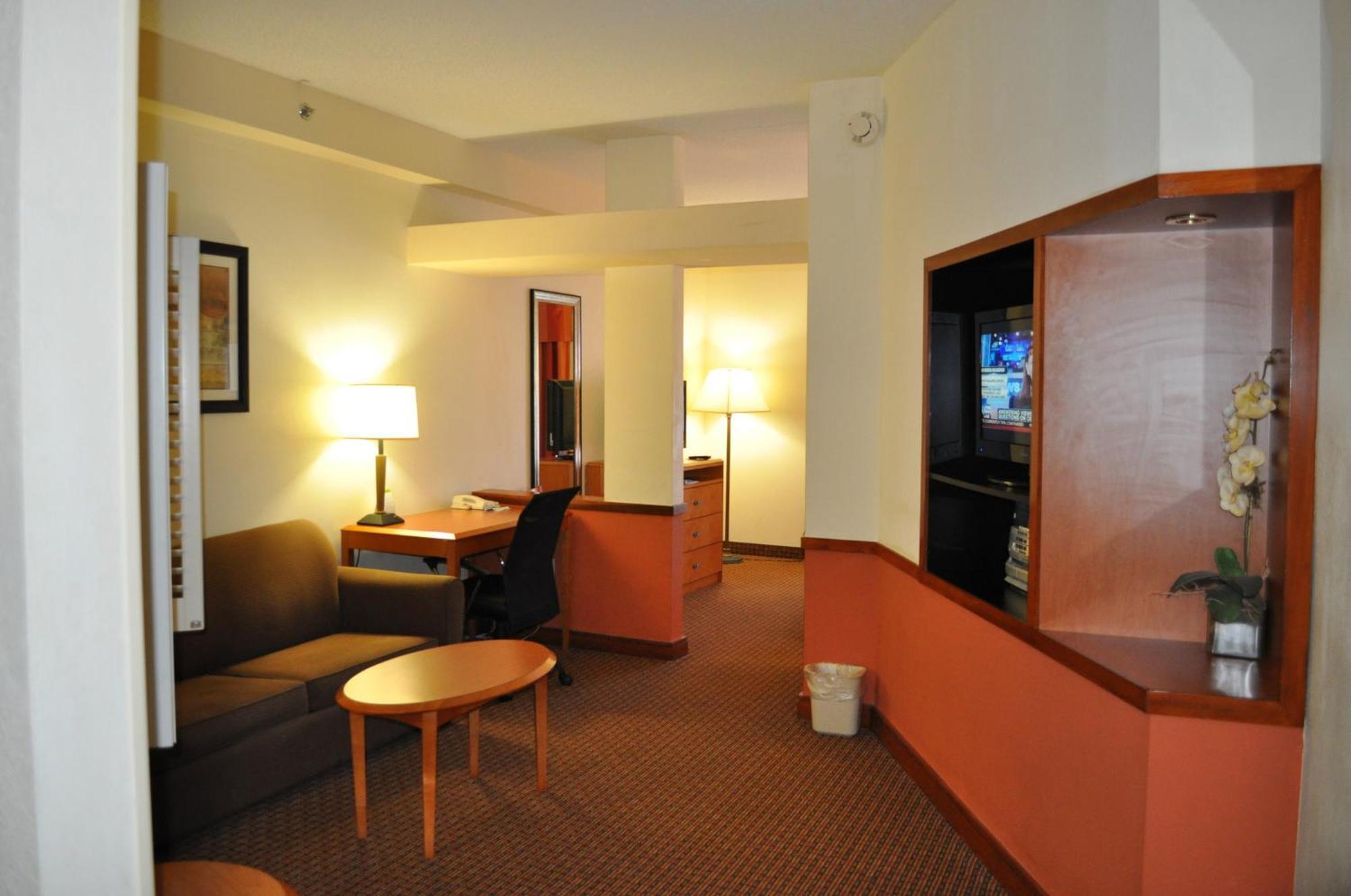 Holiday Inn Express Williamston By Ihg מראה חיצוני תמונה